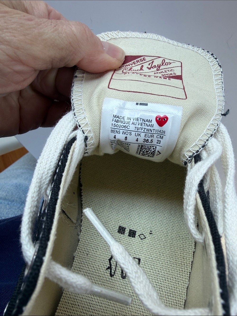 Comme des Garcons PLAY Converse Black Low Top Sneakers with Red Heart Wo6 NWOB - Picture 7 of 7